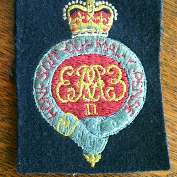 Vintage Royal Grenadier Guards Embroidered Gold Silver Blazer Badge Pocket Patch - Picture 10 of 16